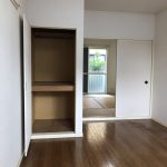洋室です。押入れ付きです。(内装)